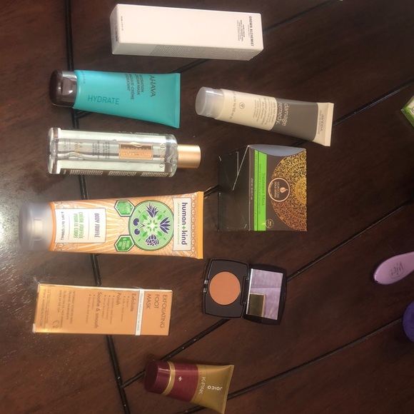 Multiple hair and skin care products, also bronzer - Picture 1 of 4